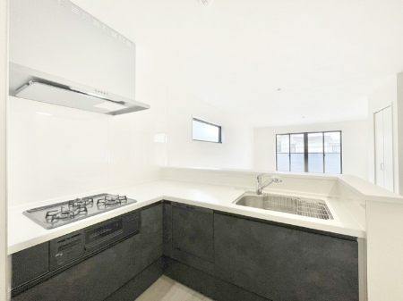 �L�b�`���@���r���O�ŗV�Ԃ��q�l�������Ȃ��炨�������ł���ΖʃL�b�`���B  