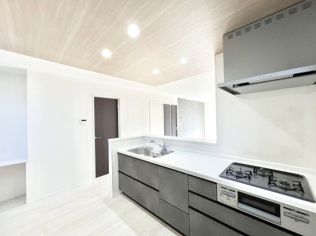 �L�b�`���@���������Ȃ���ł����Ƒ��Ƃ̉�b���y���߂�ΖʃL�b�`��