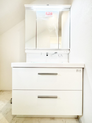 ���ʑ�E���ʏ��@�X�^�C�����O�ɕ֗��ȎO�ʋ��A�~���[�L���r�l�b�g�ōׂ������X�b�L��