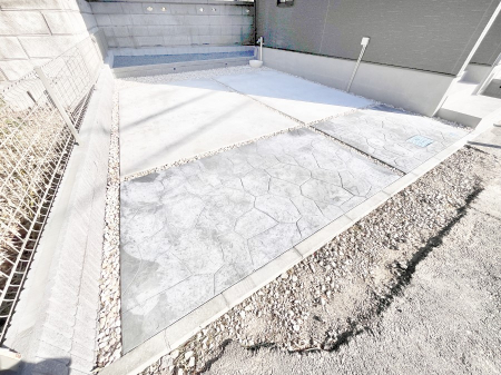 �@�ڂ̑O�����ԏꂾ�ƉJ�̓�����ʂɂ������������������֗��ł���