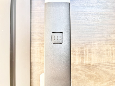 ���̑��@�{�^���������Ă����������I���փh�A�͓d�q�L�[�d�l�ł��B