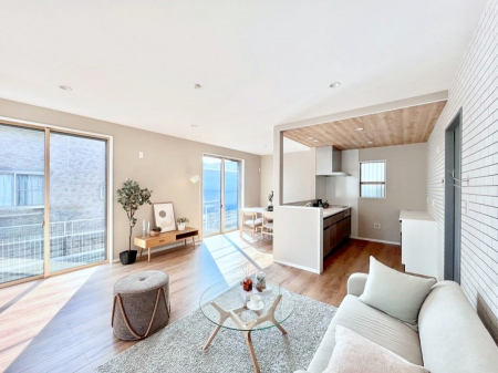 ���r���O�@�傫�ȑ����炽���Ղ�̗z���ƕ����������郊�r���O