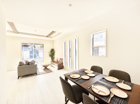 ���r���O�@�Ƒ��c���̎��Ԃ����������Ȃ��났�̃��r���O�_�C�j���O�B   