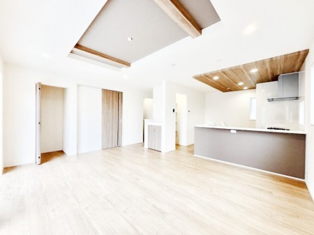 ���̑����ρ@�Ƒ��̏Ί炪���R�Ɛ��܂�Ă���A����ȕ��͋C�̃_�C�j���O�Ɏd�オ���Ă��܂��B