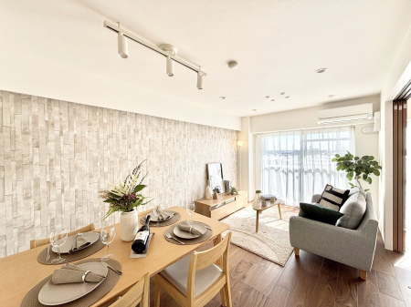 ���r���O�@�傫�ȑ����炽���Ղ�̗z���ƕ����������郊�r���O