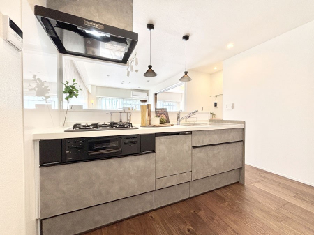 �L�b�`���@���������Ȃ���ł����Ƒ��Ƃ̉�b���y���߂�ΖʃL�b�`��