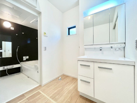 ���ʑ�E���ʏ��@��Ƃ�̐��ʃX�y�[�X�Œ��̐g�x�x���X���[�Y��