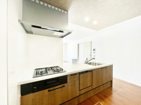 �L�b�`���@���������Ȃ���ł����Ƒ��Ƃ̉�b���y���߂�ΖʃL�b�`��