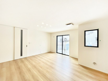 ���r���O�@�傫�ȑ����炽���Ղ�̗z���ƕ����������郊�r���O