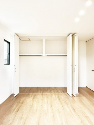 ���[�@�m���̃N���[�[�b�g�B���s��������̂Ō���̈ߗނ�����������܂�܂��B