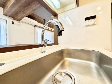 ���̑����ρ@�����ɐG�ꂸ�ɓf�~�����ł���^�b�`���X����  