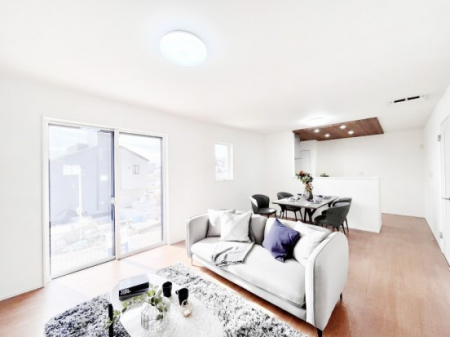 ���r���O�@���邢�z���������A�����̕��͋C�ɖ�������郊�r���O�_�C�j���O 