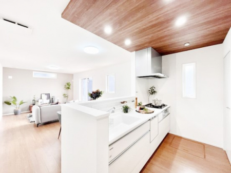 �L�b�`���@���Ƒ��̉�b�e�ޑΖʃL�b�`���B���������̃p�p�}�}�����Ƒ��Ɖ߂������Ԃ����������I