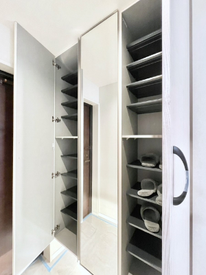 ���̑����ρ@�����Ղ���[�ł���V���[�Y�{�b�N�X�ŉƑ��S���̌C���A���ւ�������B  