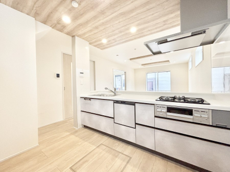 �L�b�`���@���������Ȃ���ł����Ƒ��Ƃ̉�b���y���߂�ΖʃL�b�`��