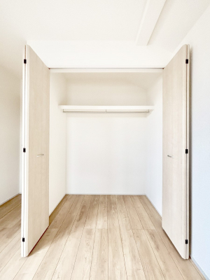 ���[�@�m���̃N���[�[�b�g�B���s��������̂Ō���̈ߗނ�����������܂�܂��B