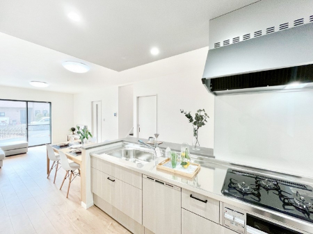 �L�b�`���@���������y�����I�L�b�`���ƃ_�C�j���O�e�[�u�����c�̃��C���łȂ���Ǝ����N�����B