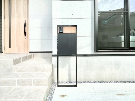 ���̑��@�\�D�E�C���^�[�z���E�|�X�g���ЂƂɏW��B�G���g�����X�ɂȂ��ރV���v���f�U�C���B