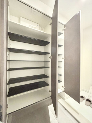 ���̑����ρ@�����Ղ���[�ł���V���[�Y�{�b�N�X�ŉƑ��S���̌C���A���ւ�������B  