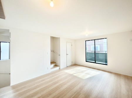 ���r���O�@�o���R�j�[�ɖʂ������邢�k�c�j�͉Ƒ��݂�Ȃ̉��K���