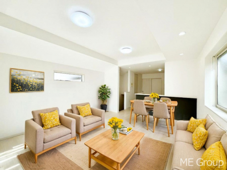 ���r���O�@�Ƒ��̘a�₩�ȉ�b���������Ă������B�J�����̂��郊�r���O�ł��B���Ƌ��CG�ł�  