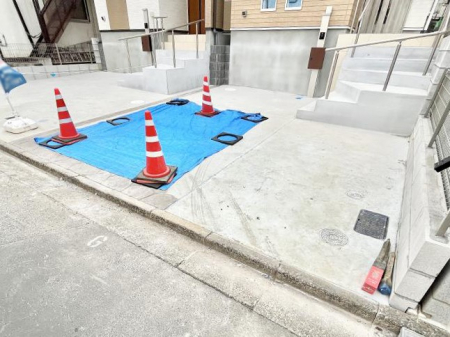 �@2��i�Ԏ�ɂ��j���ԉI���Ƒ��݂�Ȃ̎��]�Ԃ��u����L�X�J�[�X�y�[�X�B