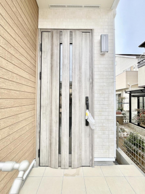 ���ց@�Z�܂��̊�����o����A���փh�A�B 