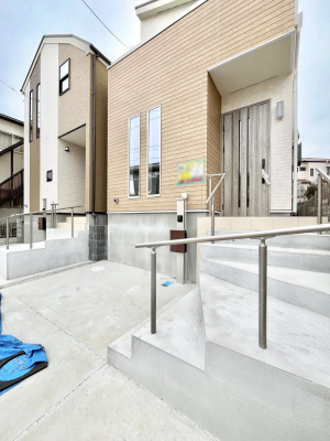 ���ց@��؂ȉƑ��A���q���o�}���錺�ցB���֑O�͉����t���ŉJ���~���Ă��Ă��G��ɂ����ł��B 