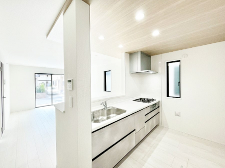 �L�b�`���@�J�E���^�[�z���Ɋy����������ׂ�B�����̂������������Ɣ��������Ȃ肻���ł��ˁB