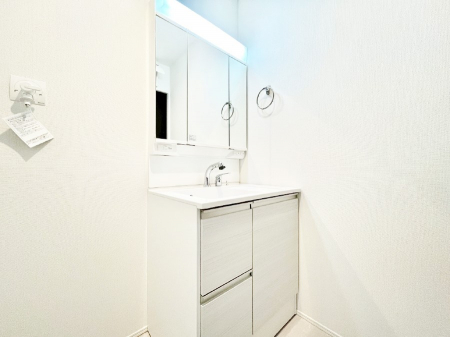 ���̑��@����������z���C�g�J���[����Ƃ��������h���[�X�y�[�X