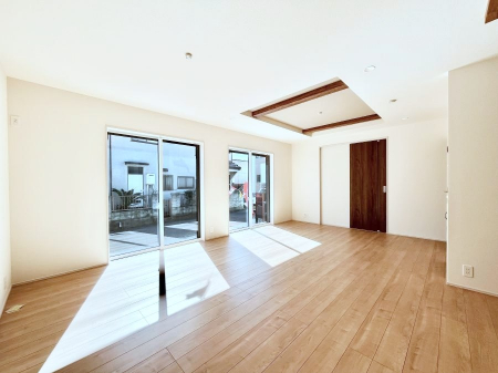 ���r���O�@�傫�ȑ����炽���Ղ�̗z���ƕ����������郊�r���O