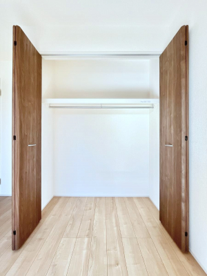 ���[�@�m���̃N���[�[�b�g�B���s��������̂Ō���̈ߗނ�����������܂�܂��B