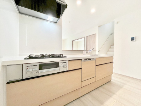 �L�b�`���@���������Ȃ���ł����Ƒ��Ƃ̉�b���y���߂�ΖʃL�b�`��