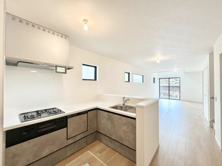 �L�b�`���@���������Ȃ���ł����Ƒ��Ƃ̉�b���y���߂�ΖʃL�b�`��