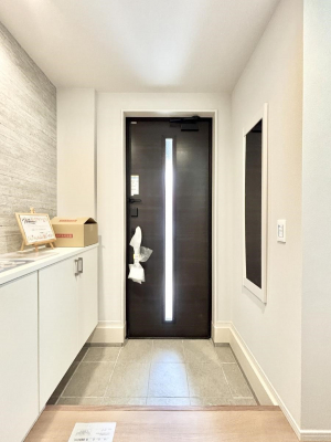 ���ց@�K���X�X���b�g�̓��������փh�A�������Ɍ���͂��Ă���܂�