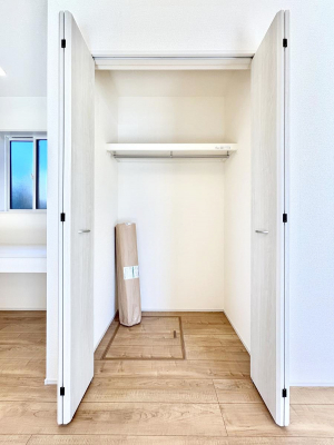 ���̑����ρ@���r���O���[�B�����Ɏ��[������ƕ����W�܂�LDK���X�b�L���Еt�������ł��ˁB  