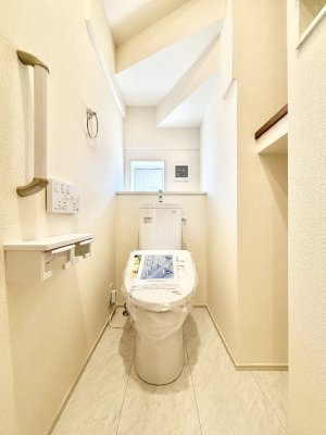 �g�C���@�g�C����1�K��2�K���ꂼ��ɔz�u����Ă��ĂƂĂ��֗��ł��B 