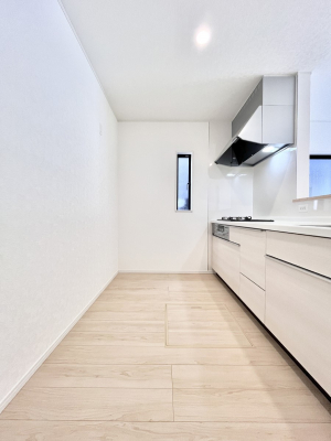 �L�b�`���@�u�₩�ȕ����ʂ蔲����L�b�`���B��������̂Ŗ��邭���C�ɂ��𗧂��܂��B