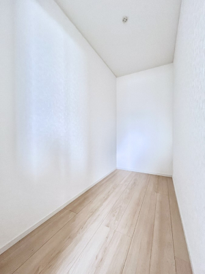 ���̑��@2�K�ɂ͉Ƒ��݂�Ȃŋ��L�ł���E�H�[�N�C���N���[�[�b�g�B�t�@�~���[�N���[�N�Ƃ��Ă��g�����������܂��B