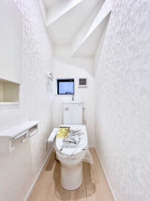 �g�C���@�g�C����1�K��2�K���ꂼ��ɔz�u����Ă��ĂƂĂ��֗��ł��B 