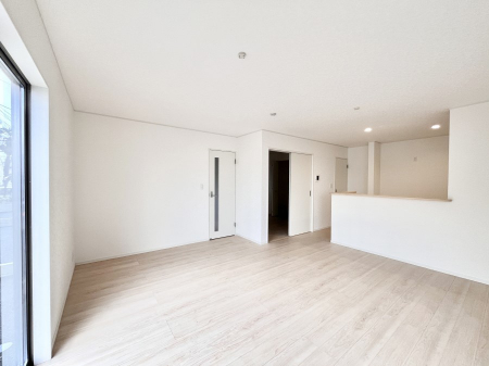 ���r���O�@���邢�z���������A�����̕��͋C�ɖ�������郊�r���O�E�_�C�j���O�B 