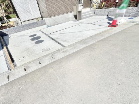 �@2��i�Ԏ�ɂ��j���ԉI���Ƒ��݂�Ȃ̎��]�Ԃ��u����L�X�J�[�X�y�[�X�B