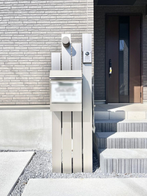 ���̑��@�\�D�E�C���^�[�z���E�|�X�g���ЂƂɏW��B�G���g�����X�ɂȂ��ރV���v���f�U�C���B