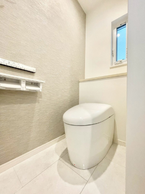 �g�C���@�g�C����1�K��2�K���ꂼ��ɔz�u����Ă��ĂƂĂ��֗��ł��B 