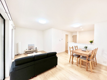 ���r���O�@���邢�z���������A�����̕��͋C�ɖ�������郊�r���O�E�_�C�j���O�B 