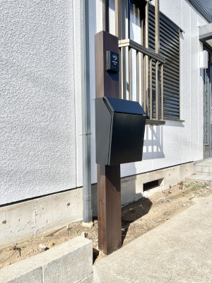 ���̑��@�\�D�E�C���^�[�z���E�|�X�g���ЂƂɏW��B�G���g�����X�ɂȂ��ރV���v���f�U�C���B