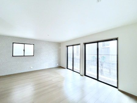 ���r���O�@�傫�ȑ����炽���Ղ�̗z���ƕ����������郊�r���O