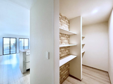 ���̑����ρ@�L�b�`���ɂ̓p���g���[�I�H�ނ̃X�g�b�N�͂������A���p�i�̎��[�Ȃǎg�����͂��낢��I