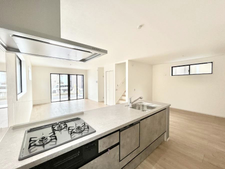 �L�b�`���@���������Ȃ���ł����Ƒ��Ƃ̉�b���y���߂�ΖʃL�b�`��