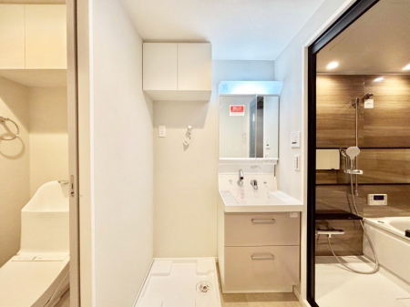 ���ʑ�E���ʏ��@��Ƃ�̐��ʃX�y�[�X�Œ��̐g�x�x�����N���N